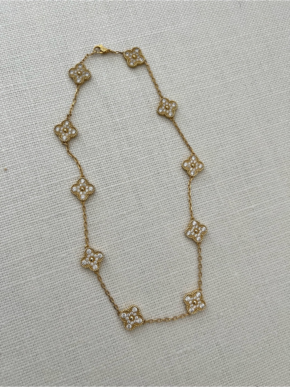 Alahambra Clover 10 Necklace with gold and pave Accents